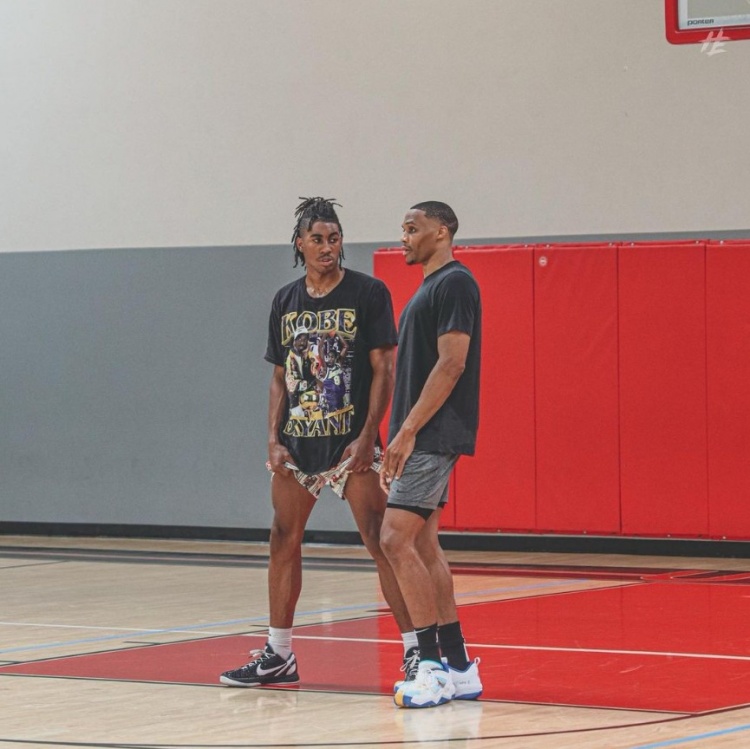 曝前海港外援奥斯卡已决定挂靴 其资产预计超过13亿元（据报道，前上海海港外援奥斯卡决定退役，个人资产或超13亿元）