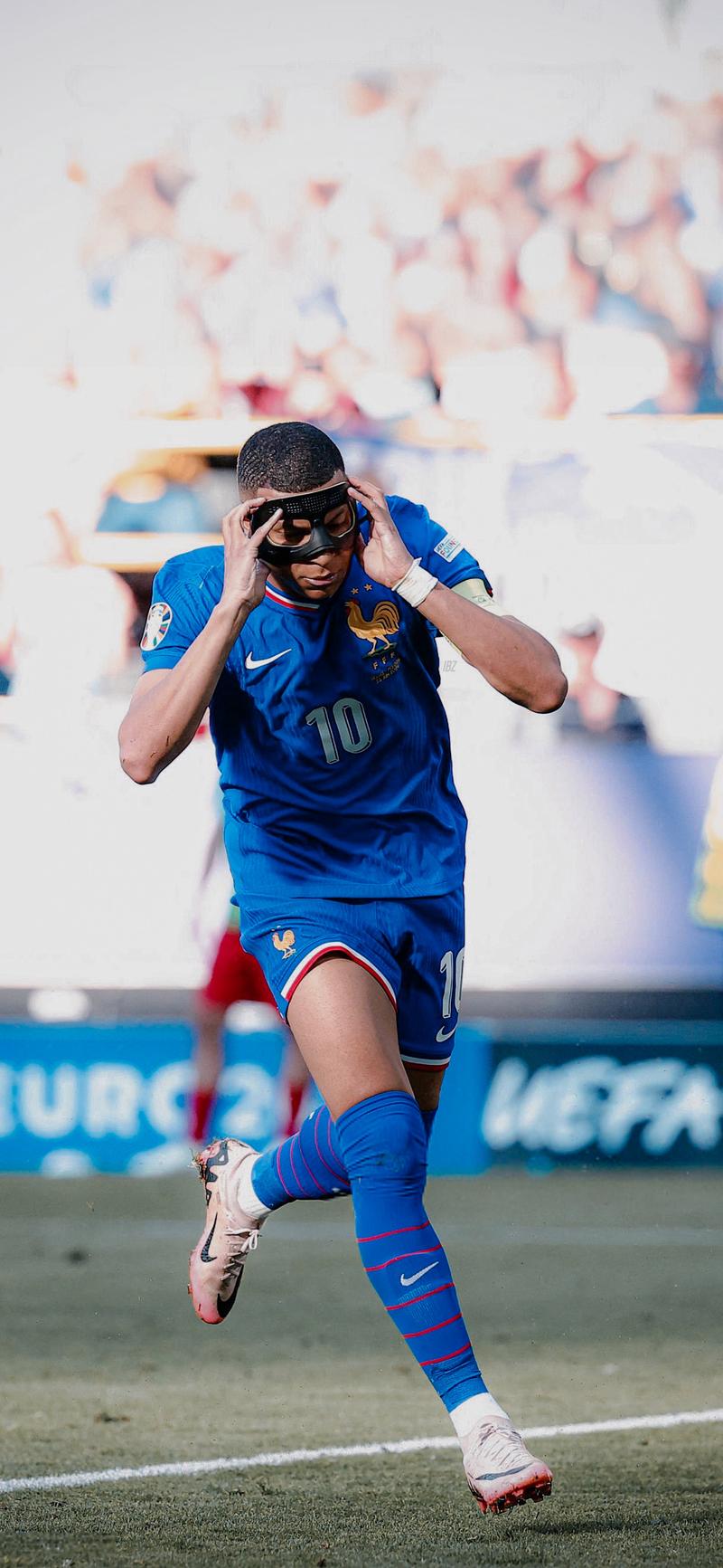 太阳报：巴萨想签15岁新星加布里埃尔，但曼联有信心留下他（太阳报：巴萨有意15岁新星加布里埃尔，曼联确信能留住他）