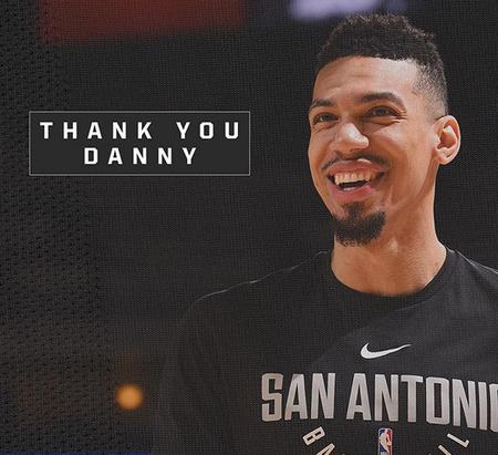 两战28扣15中+2拦6发：女排17岁1.82米重炮手太稳 再冲最佳主攻？（17岁1.82米女排重炮两战15次成功扣杀、2拦6发，状态稳健再冲最佳主攻？）