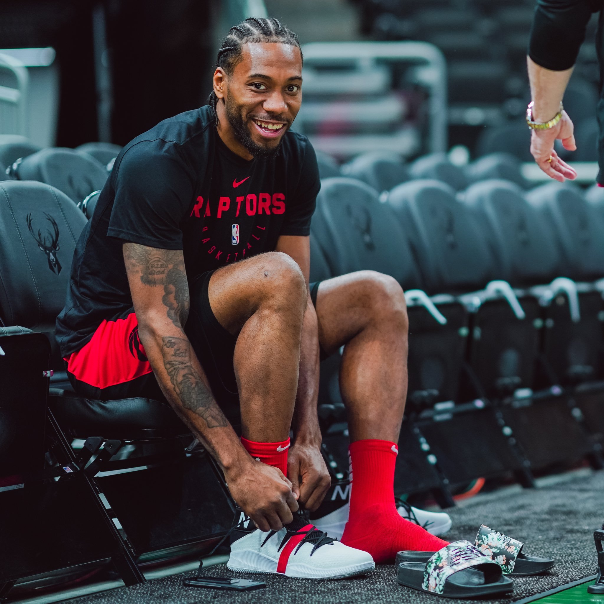 英超战报：哈钦森助攻，热苏斯头球制胜，森林1-0客胜狼队（英超战况：哈钦森助攻，热苏斯头槌一锤定音，森林客场1-0击败狼队）