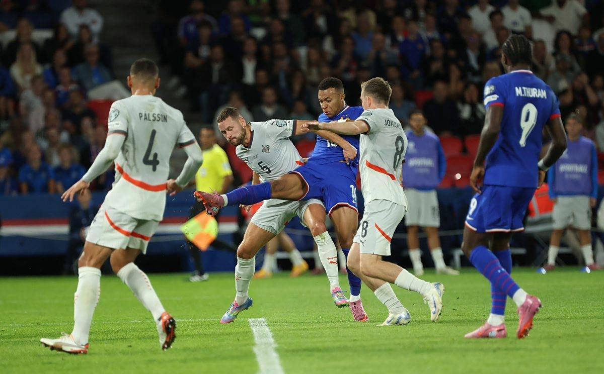 胡荷韬：齐心协力就能战胜一切，下场继续拼（胡荷韬：团结一心无往不胜，下一战继续拼搏）