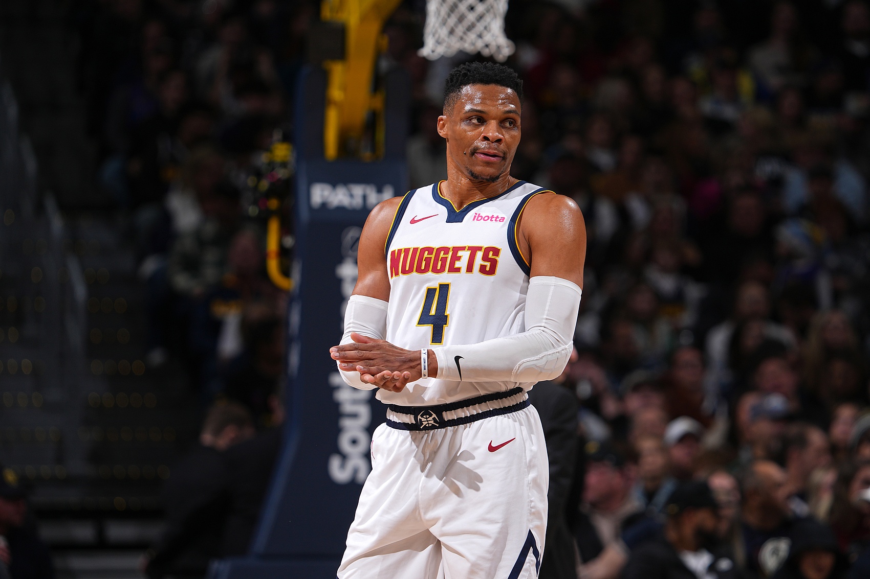 曼城客战皇马大名单：哈兰德领衔，福登、B席、多纳鲁马在列（曼城客场挑战皇马名单出炉：哈兰德领衔，福登、B席、多纳鲁马入选）