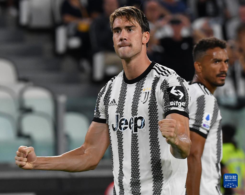 中超：上海海港主场4-1大胜深圳（中超：上海海港主场4比1击败深圳队）