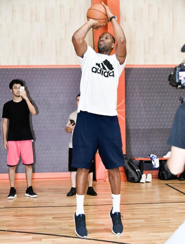 豪门悲喜夜：维拉2-1绝杀阿森纳 曼城3-0落后枪手2分 切尔西3轮不胜（英超豪门冷暖夜：维拉2-1补时绝杀枪手 曼城3-0仍落后2分 切尔西陷三轮不胜）