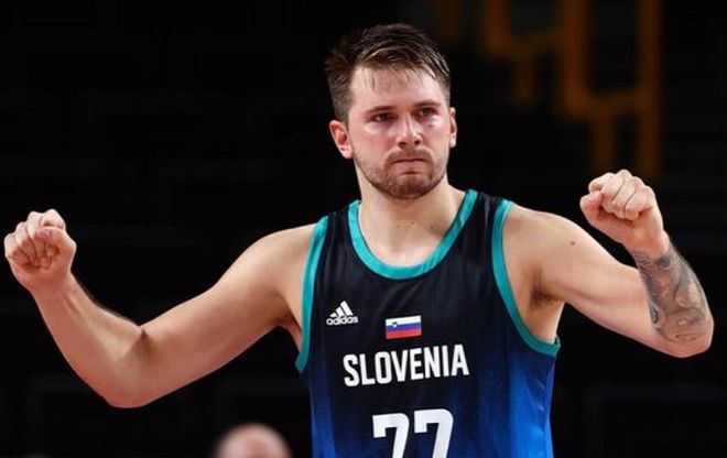 载入史册！阿根廷晒球队卡塔尔世界杯夺冠海报，梅西捧杯C位（铭刻史册！阿根廷发布卡塔尔世界杯冠军海报，梅西捧杯居C位）