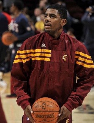 上海久事以111-72大胜四川丰谷，展现强大实力，全队多点开花，四川队虽努力但难敌强队。（上海久事111-72大胜四川丰谷：多点开花显统治力，四川虽拼仍难抵强敌）