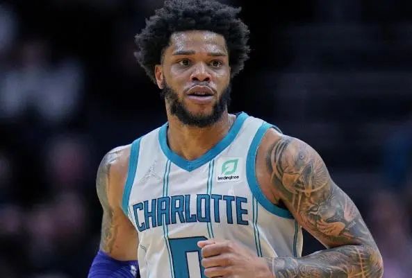 马卡：弗里克首次面临佩德里&德容&加维同时缺席，将调整中场（马卡：弗里克首次遭遇佩德里、德容、加维同时缺阵，或调整中场配置）