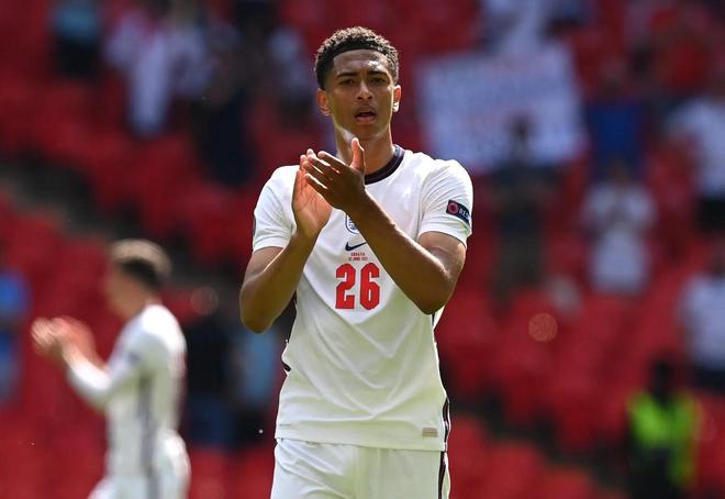 黄蜂主教练：克尼佩尔X光检查结果呈阴性 回主场才知道更多信息（黄蜂主帅：克尼佩尔X光无异常，返主场后将获取更多信息）