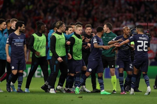 中超战报：加布里埃尔一击制胜，上海海港1-0大连英博夺冠（加布里埃尔建功，上海海港1-0大连英博问鼎中超）