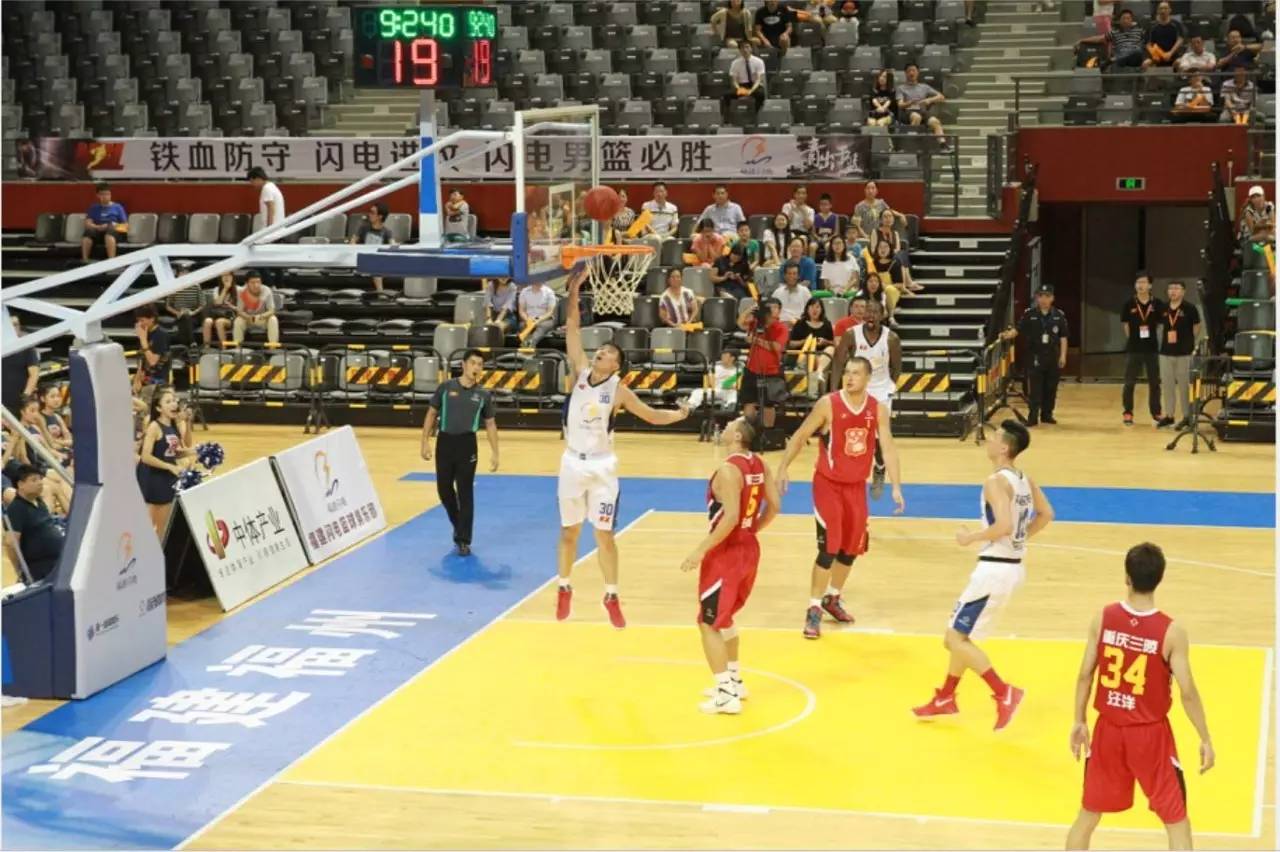 缺席9场后迎来复出！马刺大将卡斯尔表态今天将出战鹈鹕（休战9场归来，马刺新星卡斯尔确认今日对阵鹈鹕登场）