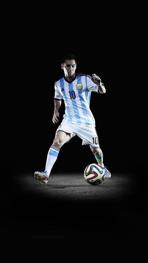 罗体：卢卡库本周末可能归队，预计意超杯半决赛踢米兰时复出（罗体报道：卢卡库周末有望归队，预计意超杯半决赛对阵米兰时复出）