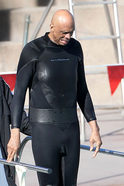 阿森纳3-1拜仁破其不败金身，马杜埃凯首球诺伊尔失误送礼（阿森纳3-1击退拜仁终结不败，马杜埃凯斩首球诺伊尔失误送大礼）