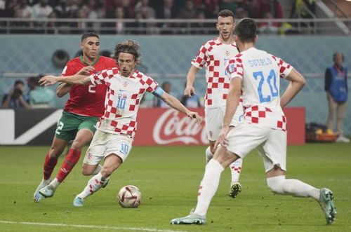 孔帕尼谈轮换：有人问球员们能否踢满每场比赛？当然不可能（孔帕尼谈轮换：球员不可能场场踢满）