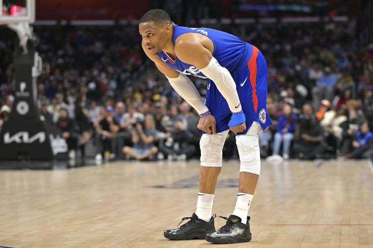 后防伤情让阿隆索难出成绩？免签世一边寄予厚望，怎奈伤情如此多（后防线伤兵满营，阿隆索难以破局？免签世一边亦难解伤潮）