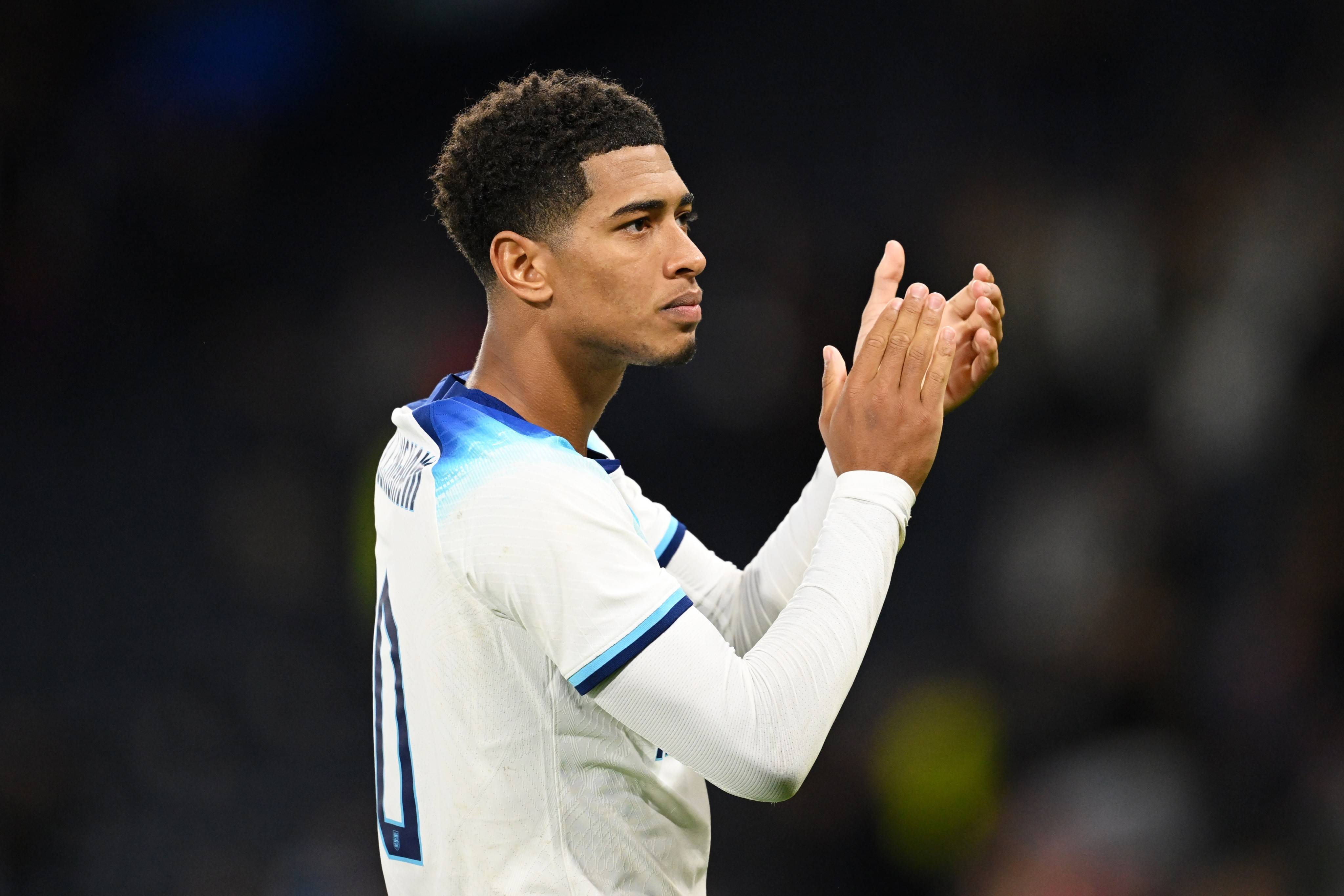 连输米兰马竞，齐沃赛后在更衣室与马洛塔和奥西利奥紧急开会（连败米兰与马竞后，齐沃赛后在更衣室与马洛塔、奥西利奥紧急会谈）