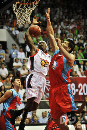 法媒：枪手和萨卡原则上已达成续约协议，新合同至2030年（法媒：阿森纳与萨卡基本谈妥续约，新约至2030年）