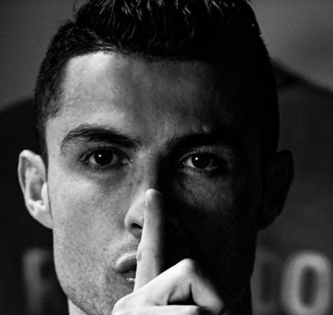 德国世界杯客场球衣实物图：深海军蓝设计+薄荷绿点缀（德国队世界杯客场战袍曝光：深海军蓝主色，薄荷绿点缀）