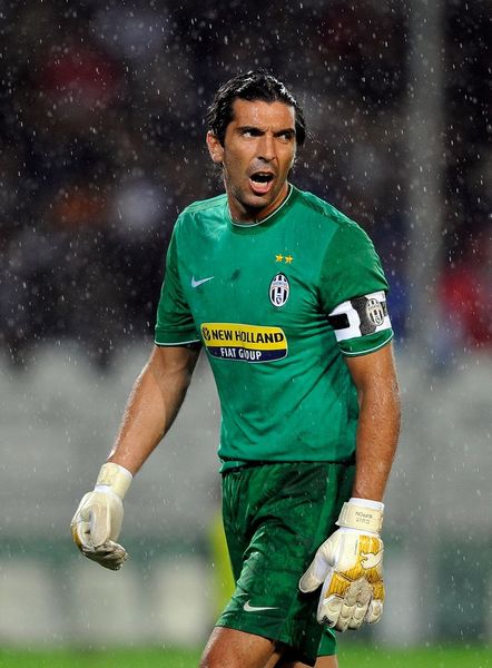 足球中超高层会议召开，讨论联赛未来（中超高层会议召开 商讨联赛未来走向）