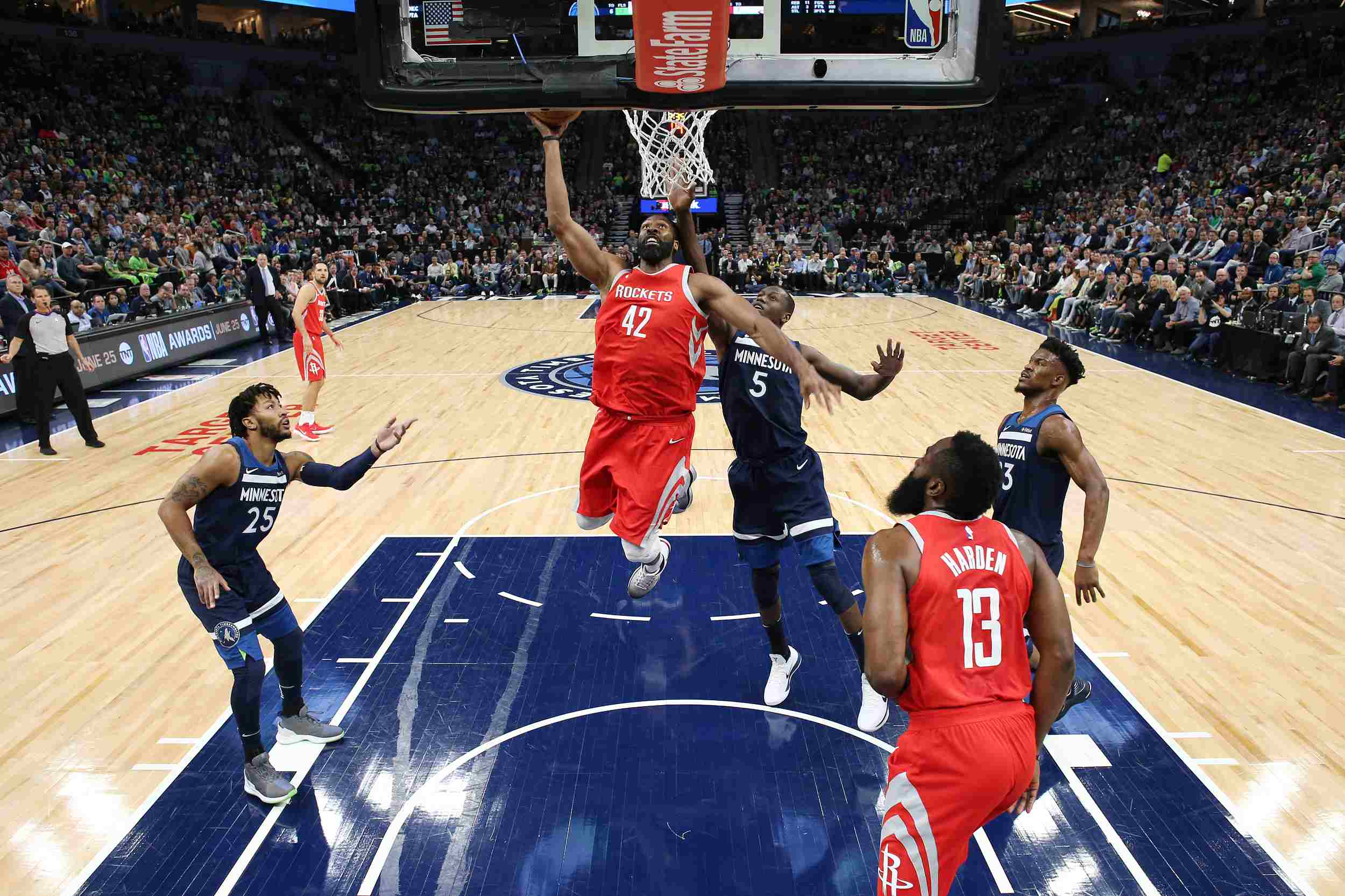 乌度卡发布会还好意思甩锅！用人+攻守体系全崩，丝毫不反思！（乌度卡发布会上继续甩锅：用人失当、攻防体系崩盘却毫无反思）