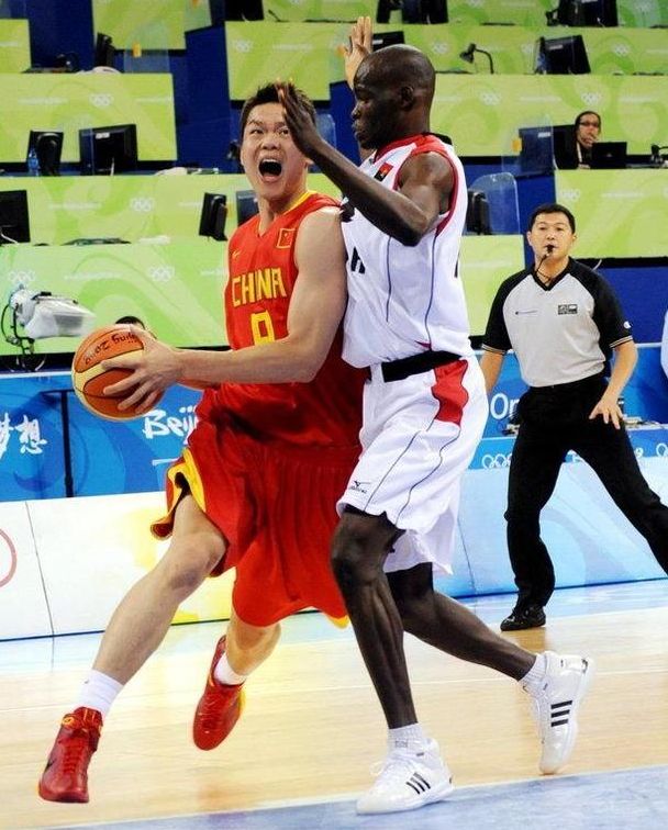 女排世联赛香港站：中国女排3-1日本队，八人表现满分，两人及格（女排世联赛香港站：中国队3比1力挫日本 八人满分两人及格）