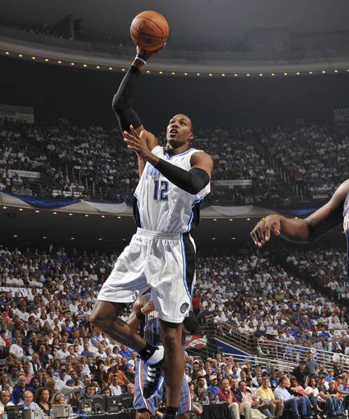 2025／26赛季英超：太鲁莽了！多纳鲁马如果再次染黄将停赛（2025／26赛季英超：多纳鲁马再领一张黄牌将被禁赛）