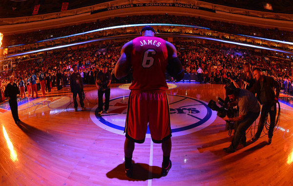 33分！克尼佩尔创职业生涯单场得分新高，却难阻黄蜂败局（克尼佩尔砍下生涯新高33分，仍未能避免黄蜂失利）