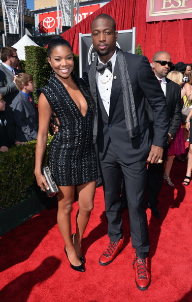 曼联二将闪耀非洲杯，迪亚洛打入制胜球，姆伯莫送助攻（非洲杯曼联双星闪耀：迪亚洛制胜建功，姆伯莫送出助攻）