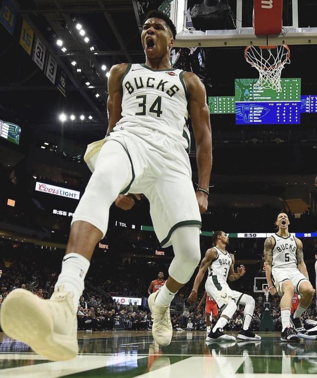 唐斯回归故地，重温旧梦（唐斯重返旧地，追忆往昔）