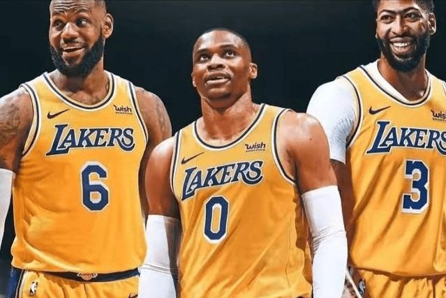 德罗西拿到执教热那亚首胜，目前带队成绩1胜2平保持不败（德罗西迎来热那亚执教首胜，战绩1胜2平仍保持不败）