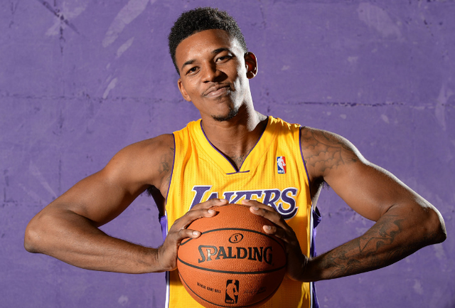 吉诺比利：马刺的表现太精彩了，熬夜11点也值了（吉诺比利称赞马刺：表现惊艳，让我熬到晚上11点也值得）