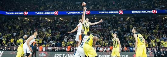 正负值+20最高！唐斯半场7中4拿到10分9板 三分2中1（唐斯半场7投4中拿下10分9板，三分2投1中，正负值+20为最高）