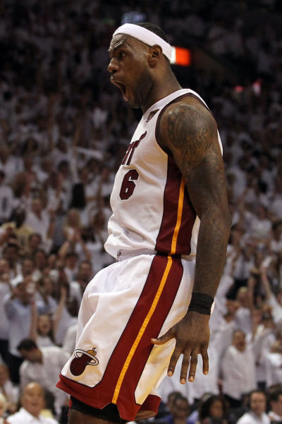 送别队长，浙江球迷打出两幅tifo致敬弗兰克（为队长送行，浙江球迷以两幅Tifo致敬弗兰克）