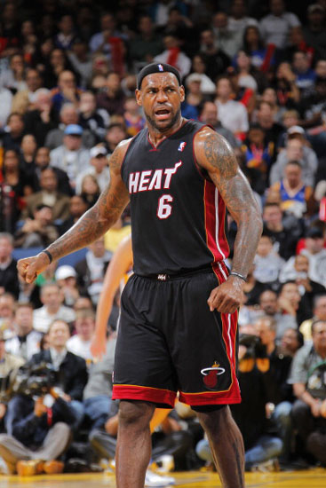 凯恩59分钟每球领跑五大联赛效率榜（凯恩59分钟进一球，效率称霸五大联赛）