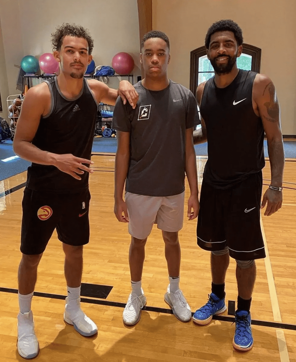 阿连德：这是我第一次拿冠军，也是我第一次戴帽，我很满意（阿连德：首冠到手、处子戴帽，我很满意）