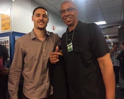 替补球员凯恩梅开三度 拜仁5‑0血洗斯图加特（凯恩替补戴帽，拜仁5-0大胜斯图加特）