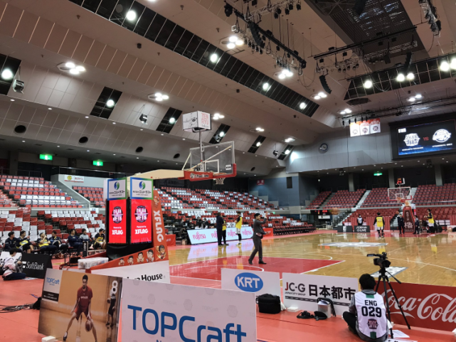 NBA半场：布克20分，追梦遭驱逐，太阳67-64领先勇士（半场战况：布克轰20分，格林被驱逐，太阳67-64暂领先勇士）