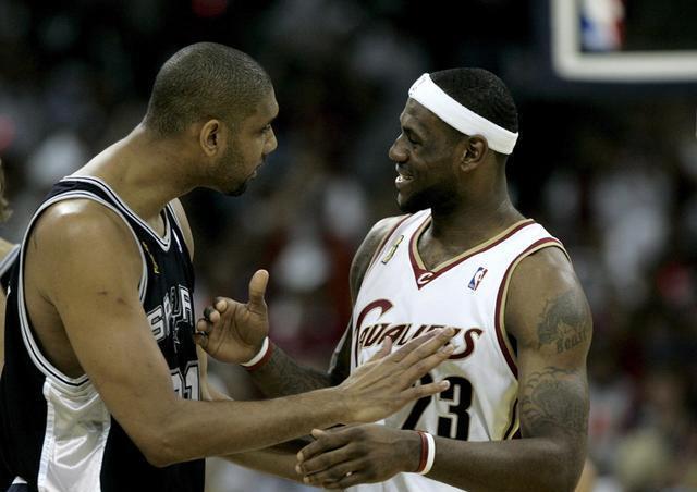 低效！兰德尔21次出手拿到21分，被小杰克逊完全压制（手感低迷！兰德尔21投仅得21分，遭小杰克逊全面压制）