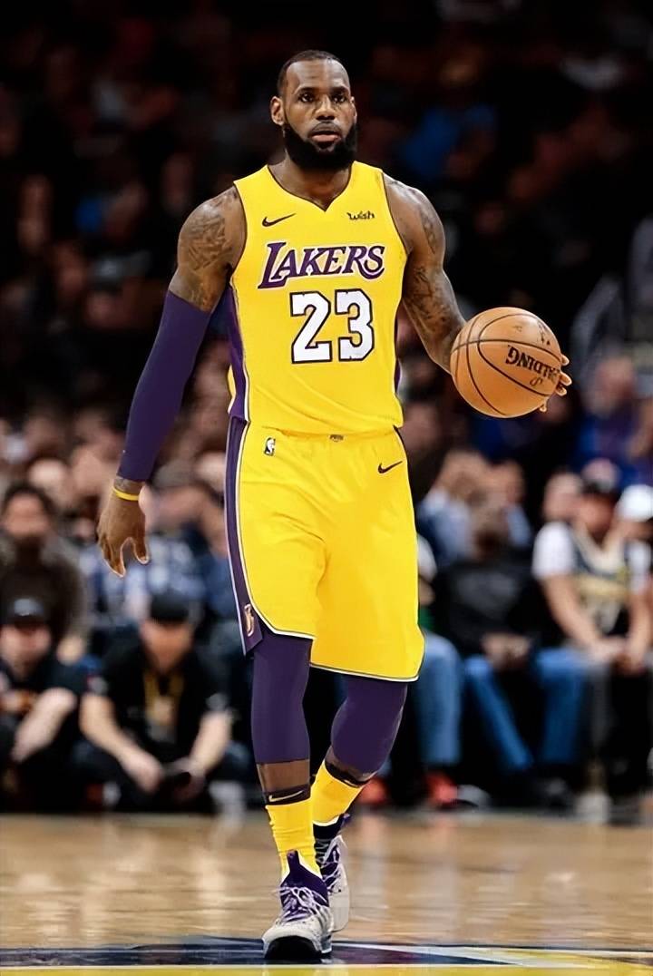 火箭最多领先鹈鹕25分，关键时刻亚当斯&申京4罚1中葬送好局（火箭一度领先25分仍遭翻盘，关键时刻亚当斯和申京4罚仅1中错失胜机）